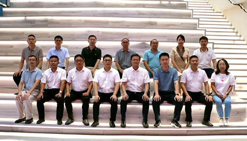 厦门市委墟落振兴办主任、市农业农村局局长邱武伟一行莅临UG环球调研指导